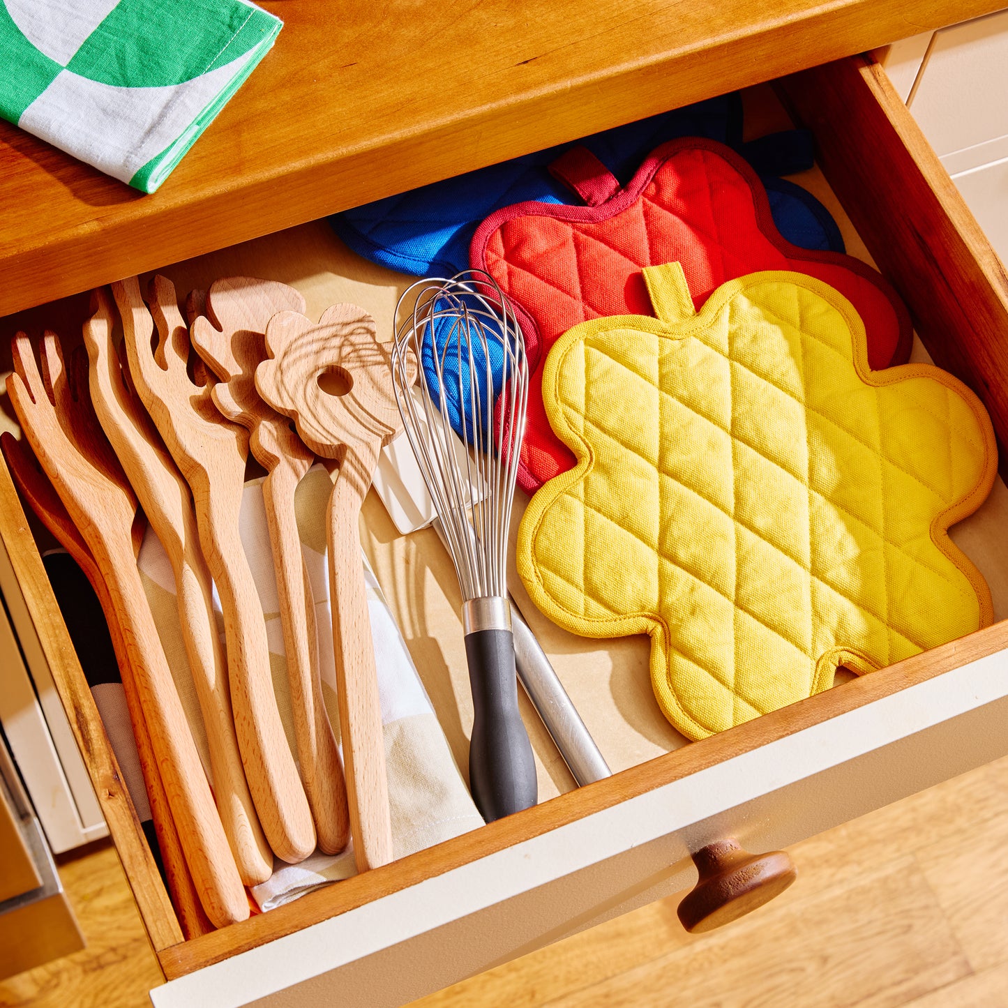 Areaware Serving Friends Pot Holder Yellow