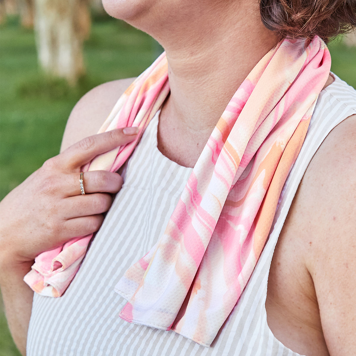 Dock & Bay Cooling Towel Marble Collection Peach Melba 100% Recycled 100% Recycled