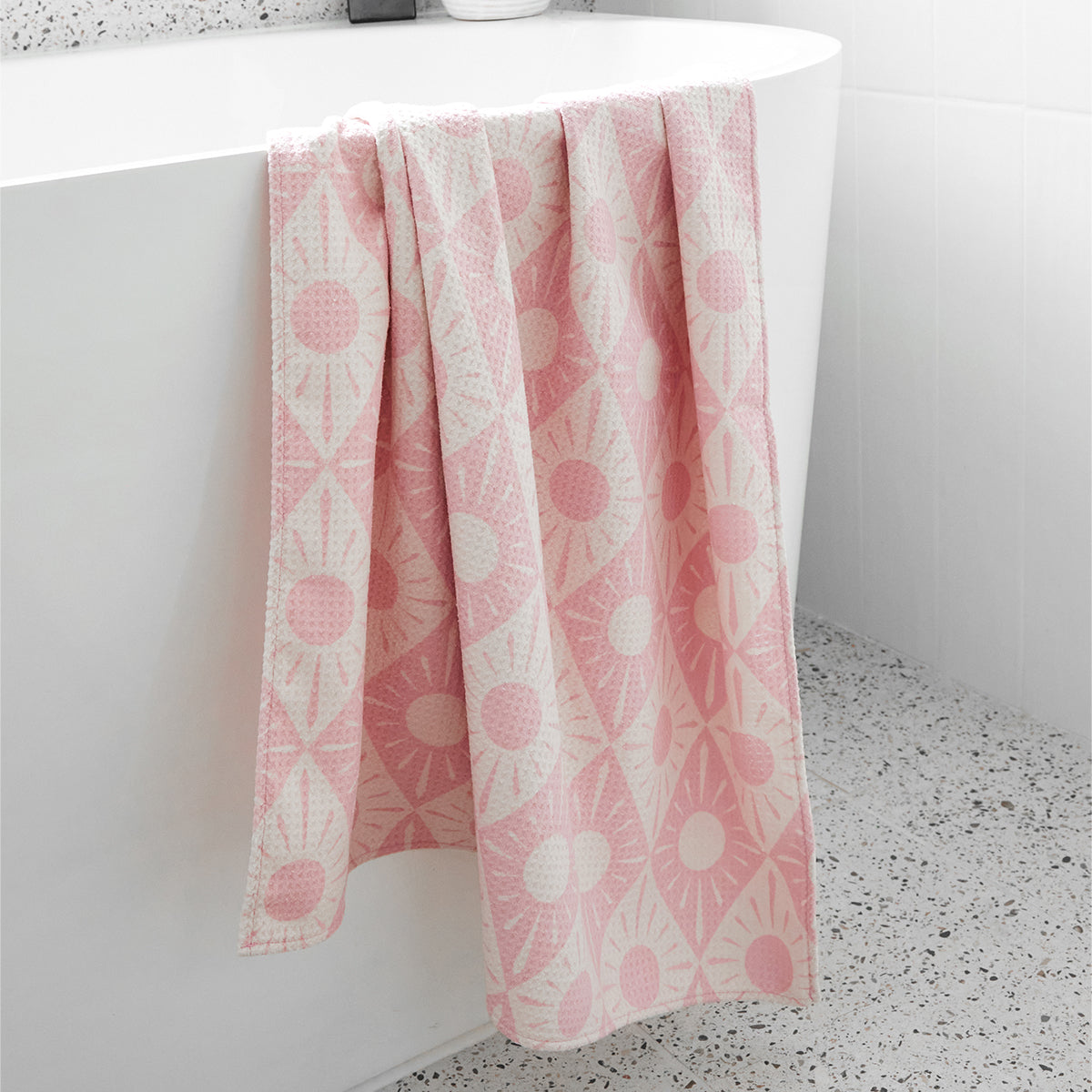 Dock & Bay Waffle Towel XL Diamond Pink 100% Recycled 100% Recycled