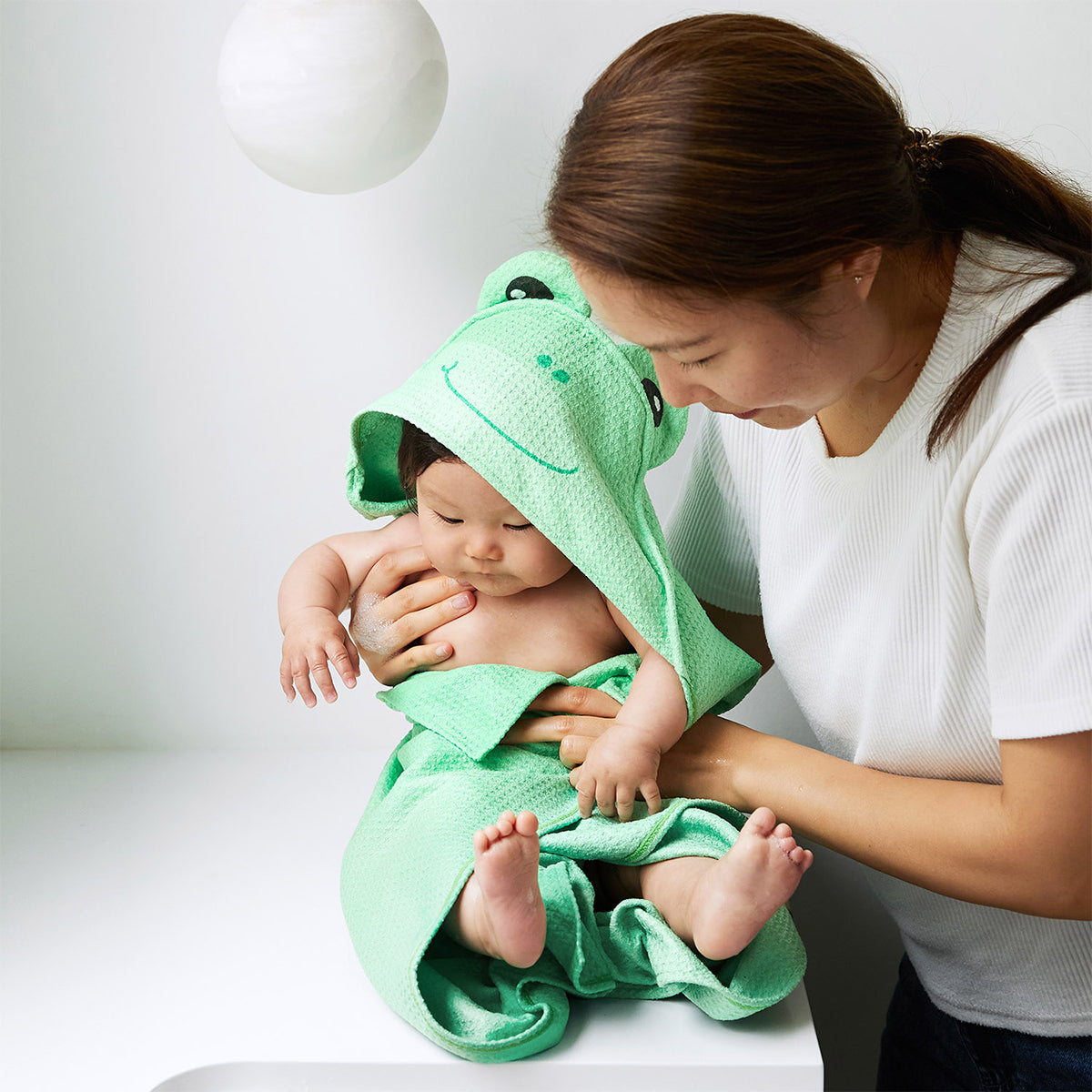 Dock & Bay Baby Hooded Towel Animal Collection Frankie Frog 100% Recycled 100% Recycled