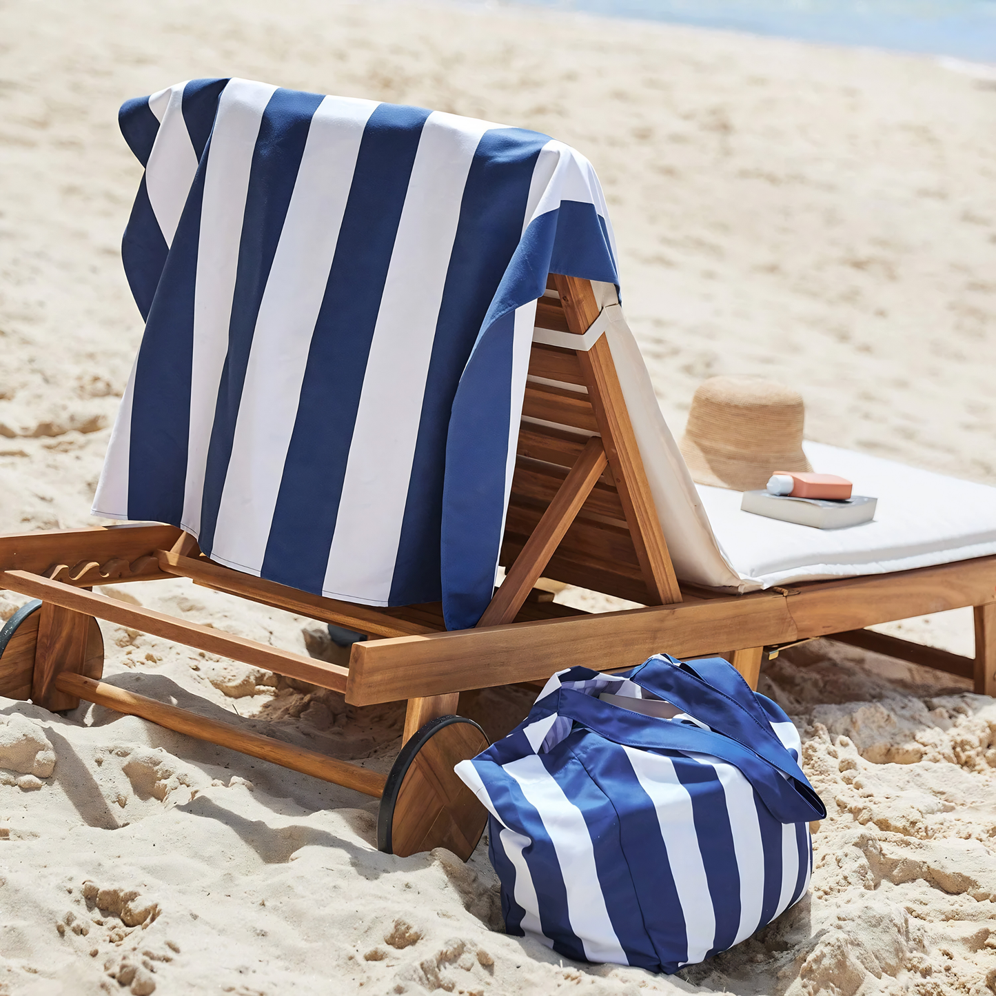 Dock & Bay Beach Tote Bag M Whitsunday Blue 100% Recycled 100% Recycled
